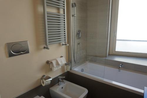 Trevi Palace Luxury Inn - image 10