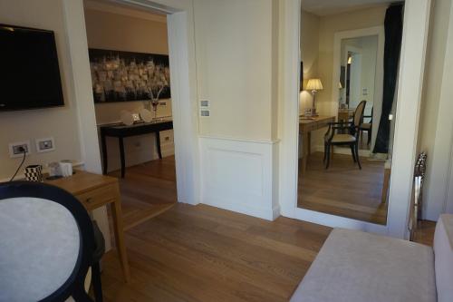 Trevi Palace Luxury Inn - image 5