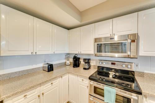 New Smyrna Beach Condo with Balcony and Pool Access in New Smyrna Beach, USA
