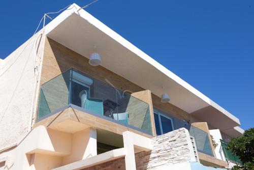 Theo Apartments 3