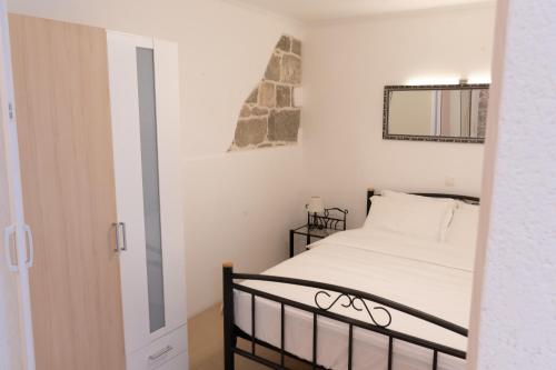 Sea Breeze Studio Apartment, 30m to Pebble Beach, Central Stobreč with Summer Amenities, Split (Foto 10)