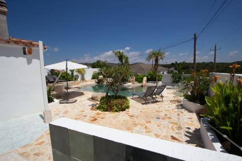 Tropical Oasis Costa Dorada with private pool in El Castell de Montornes