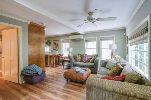 Mt Dora Garden Cottage with Patios, Walk to Downtown in Mount Dora, USA