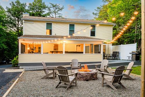 5mi to Big Boulder Hot tub Patio Firepit Fast WiFi 5mi to Big Boulder Hot tub Patio Firepit Fast WiFi