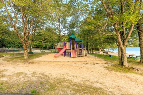 5mi to Big Boulder Hot tub Patio Firepit Fast WiFi 5mi to Big Boulder Hot tub Patio Firepit Fast WiFi