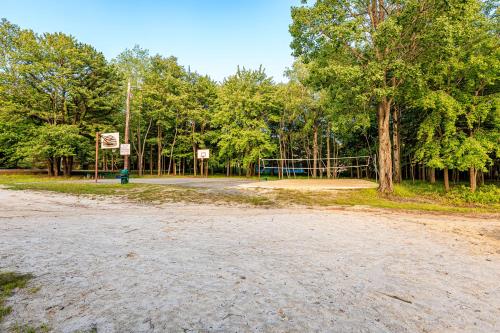 5mi to Big Boulder Hot tub Patio Firepit Fast WiFi 5mi to Big Boulder Hot tub Patio Firepit Fast WiFi