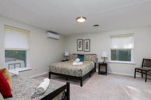 5mi to Big Boulder Hot tub Patio Firepit Fast WiFi 5mi to Big Boulder Hot tub Patio Firepit Fast WiFi