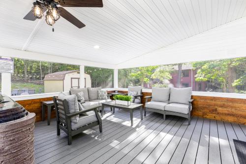 5mi to Big Boulder Hot tub Patio Firepit Fast WiFi 5mi to Big Boulder Hot tub Patio Firepit Fast WiFi