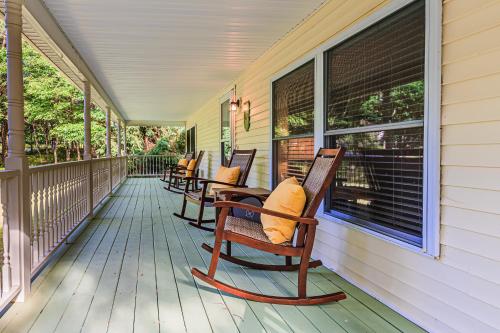 5mi to Big Boulder Hot tub Patio Firepit Fast WiFi 5mi to Big Boulder Hot tub Patio Firepit Fast WiFi