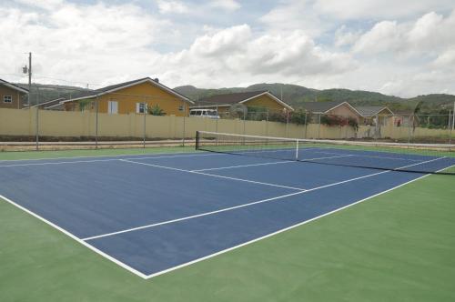 Drax Hall Country Club 10mins from Ocho Rios Centrally Located 2 bed Villa sleeps 2-4 ppl Free Wi Fi