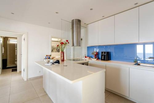 Blue Views Villa with Heated Pool & Jacuzzi