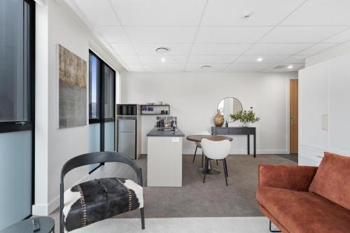 Apartment with Mountain View