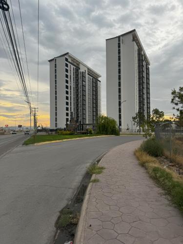 ทัศนียภาพภายนอกโรงแรม, Departamento Nuevo Frente al TSM in เรซิเดนเชียล เซนเดโรส