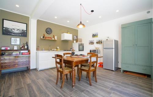 virtuve, Cozy Home In Marsaglia With Kitchen in Marsaglia (Cuneo)