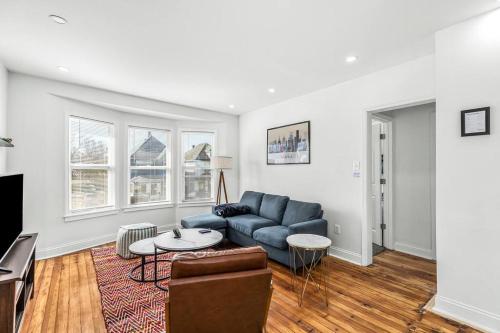 Modern 2 Bedroom Apartment with Free Parking and Pets in Detroit, USA