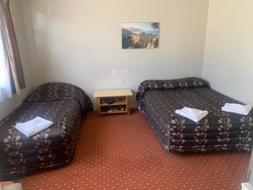 1 double bed, 1 twin bed