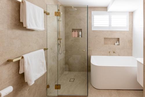 Manly Beachfront Stays - 3 Bedroom with Garden - image 12