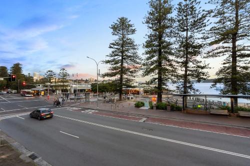 Great Esplanade Manly Harbour Front - image 12