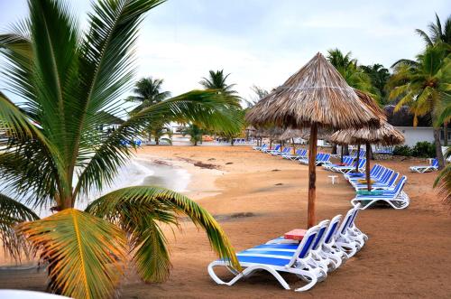 playa, Royal Decameron Club Caribbean Resort - All Inclusive in Runaway Bay