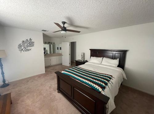 Quaint Vintage Ranch Style 4BedRoom 2Bath Sleeps 10 in Lancaster, USA