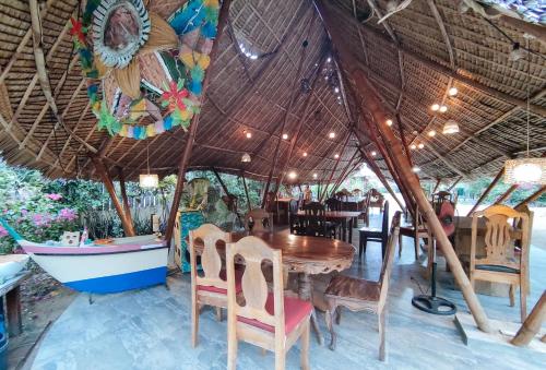 Restorāns, The Clara Beach and Guest House in Guimaras sala
