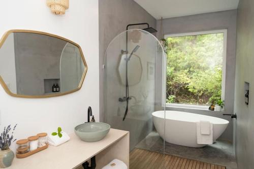 . White Haus 2 - Rainforest heaven close to beaches