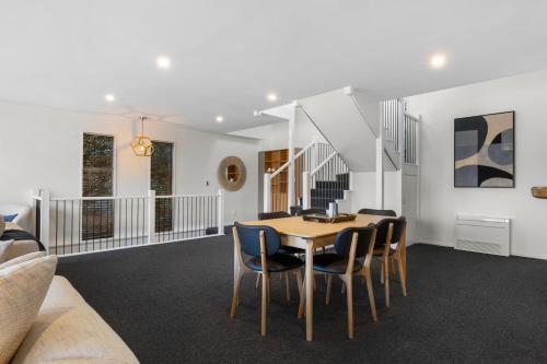 Panorama Views - with 2 car garage - image 9