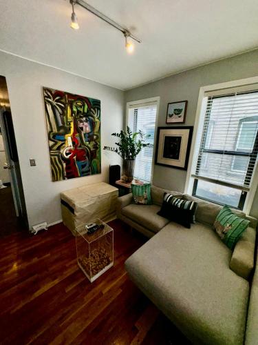 BEST LOCATION FOR NYC VISITORS 2 BEDROOMS SUBWAY 20 STEPS AWAy BEST OPPORTUNITY EVER