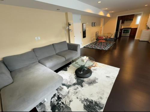 COZY Great 2bed-2bath Independent Basement suit Holiday Home in North Delta in Delta, Canada
