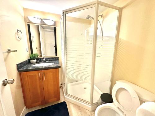 COZY Great 2bed-2bath Independent Basement suit Holiday Home in North Delta in Delta, Canada