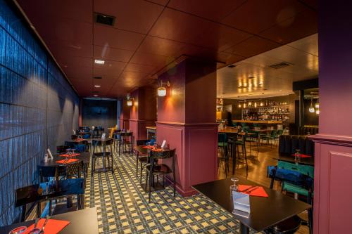 Logis Hotel des Bourbons - image 5