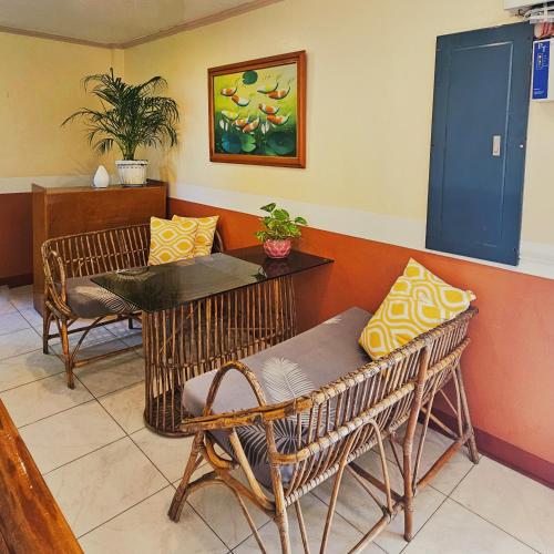 Lobby, Balayong Pension near Immaculate Conception Cathedral