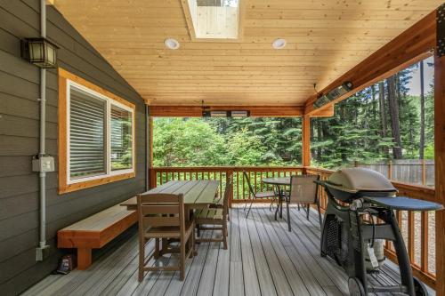 Compass Cabin by NW Comfy Cabins - image 10