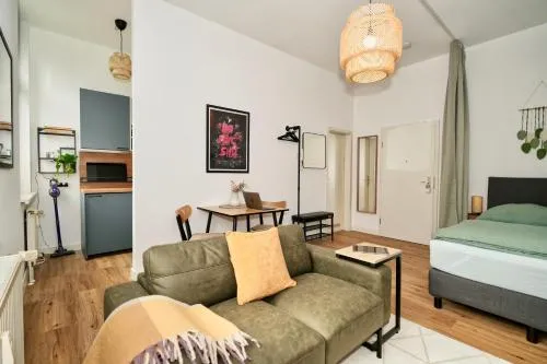 SudenburgNest - Studio-Apartment mit iPad, Boxspringbett, Smart-TV & Waschmaschine in Magdeburg, Deutschland