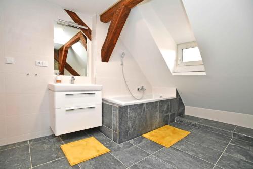 Romantic apartment under the Prague castle, Прага (фото 7)