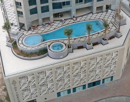 Stunning 1 Bedroom Apartment in Dubai Marina - image 11