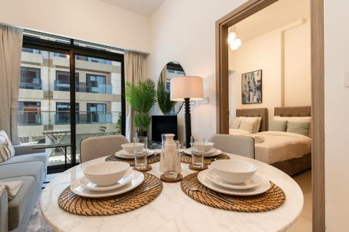 Azizi Gardens - 2BR - Allsopp&Allsopp - image 3