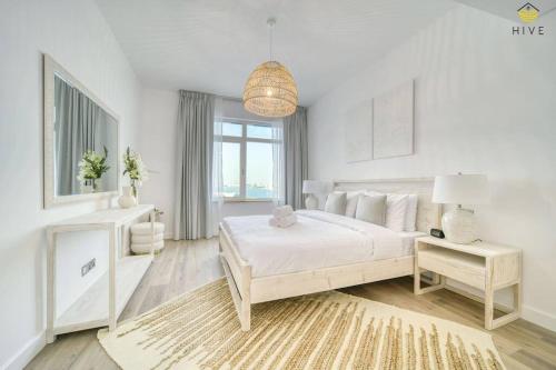 Gorgeous 2 Bedroom Apartment With Sea Views - image 4