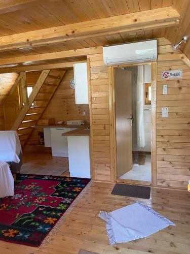 Drvena kućica UNA (Drvena kucica UNA) in Ostrožac