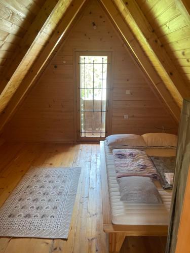 Drvena kućica UNA (Drvena kucica UNA) in Ostrožac