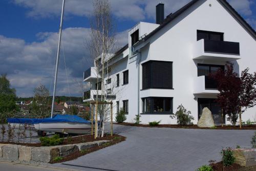 Friedrichshafen 333m von Wasserburg (Bodensee) entfernt