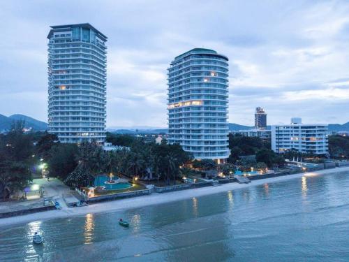 120 sqm Beachfront Condo, Hua Hin