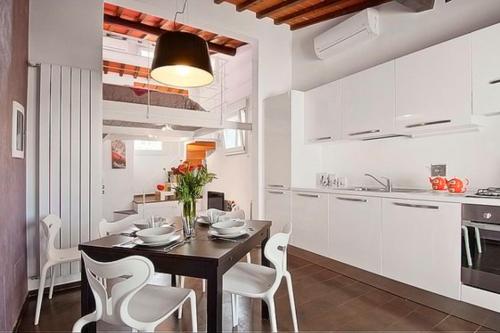 Apartments Florence - San Gallo Suite VII with balcony - image 5