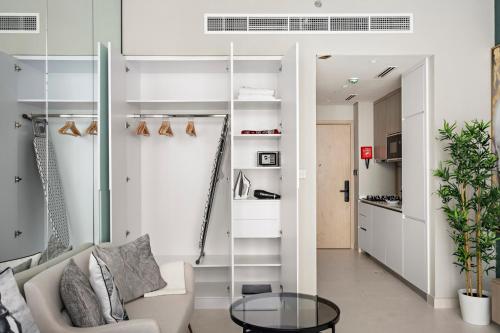StoneTree - Modern Apartment - Brand New - image 4