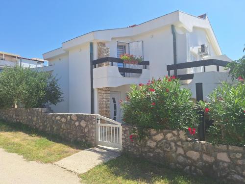 Apartment Seka with Terrace, Povljana