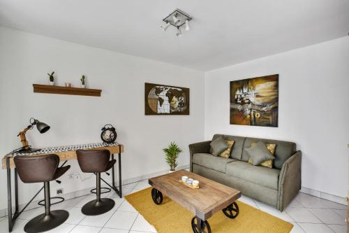 Chic studio with terrace in Paris, Paryż
