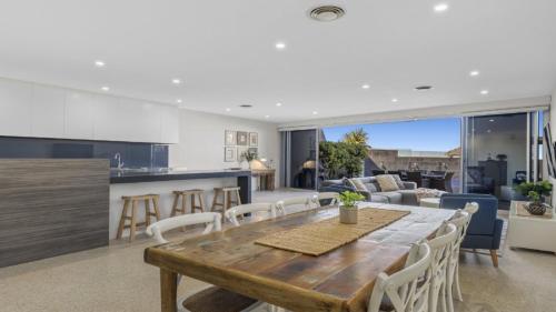 Beachfront #12 - Direct Beach Access, Pet Friendly, 5Bed 4Bath, Sapphire Beach (foto 6)
