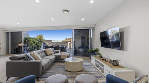 Beachfront #12 - Direct Beach Access, Pet Friendly, 5Bed 4Bath, Sapphire Beach (foto 7)