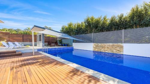 Lumière - Large Modern Family Home, Pool, Beach