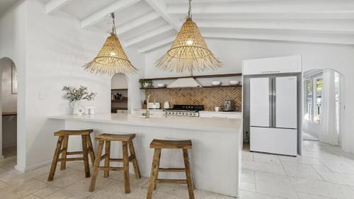 Létesítmények, Sojourn - Pool Oasis, Designer Home, opp Beach in Sandy Beach